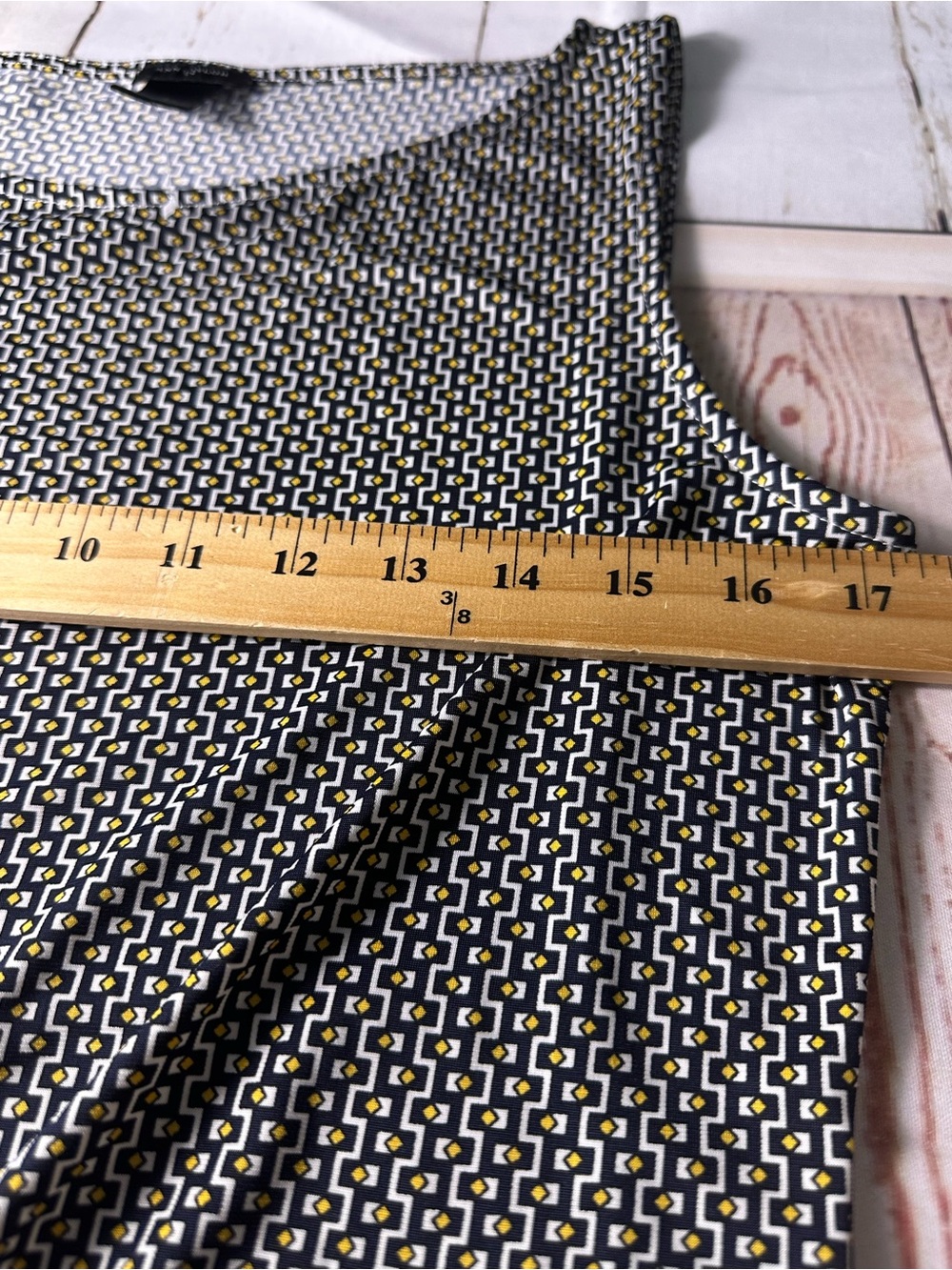 Ann Taylor Black yellow and White Geometric Sleeveless tank top . - Picture 5 of 9
